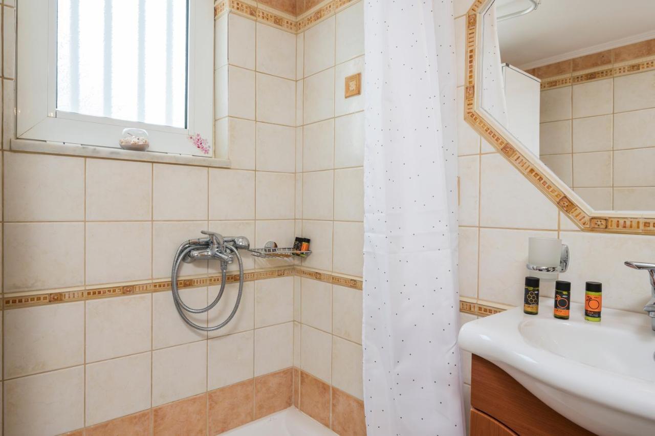 Villa Olive Breeze à Kíssamos Extérieur photo